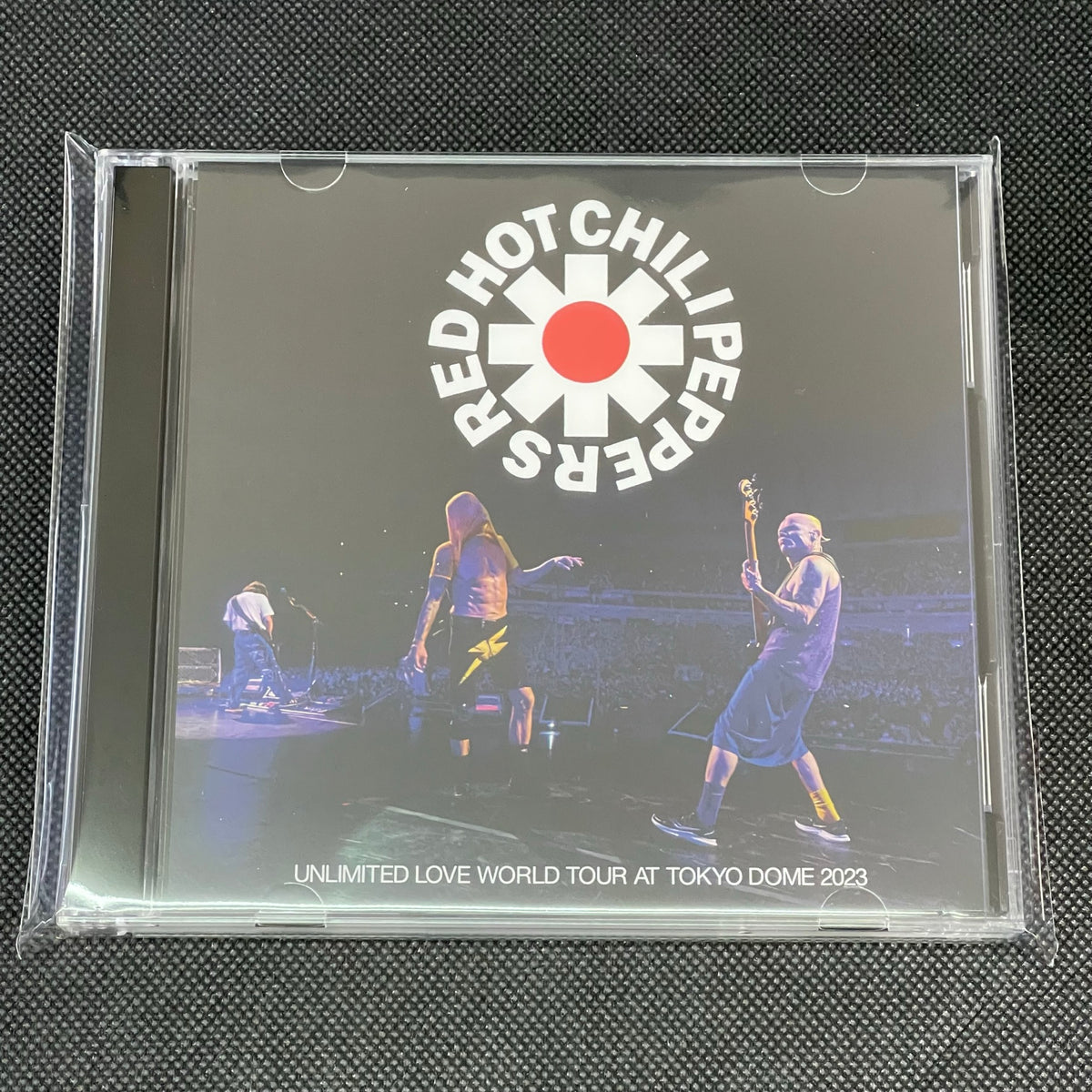 RED HOT CHILI PEPPERS - UNLIMITED LOVE WORLD TOUR AT TOKYO DOME 